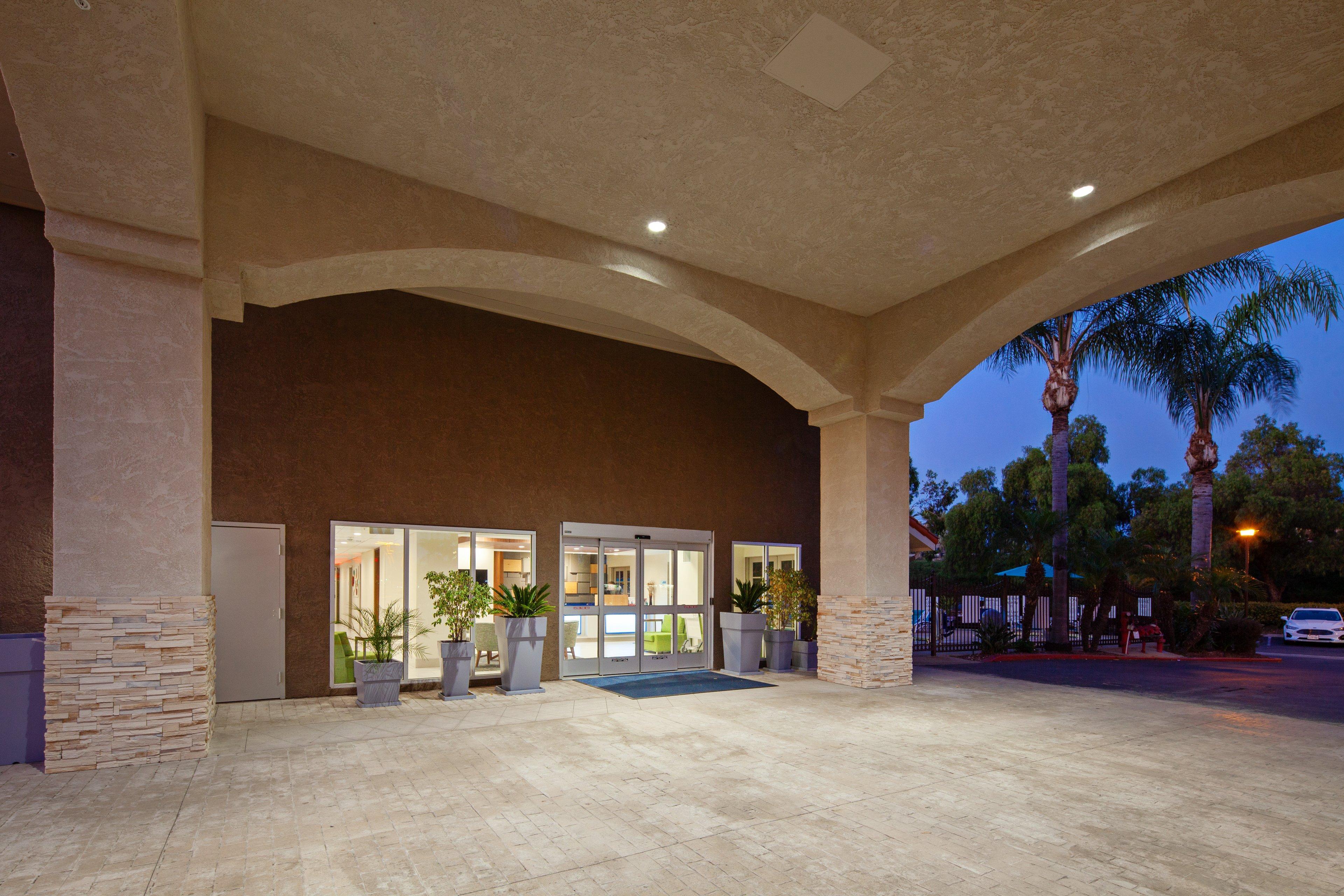 Holiday Inn Express Hotel & Suites San Diego-Escondido, An Ihg Hotel Exterior foto
