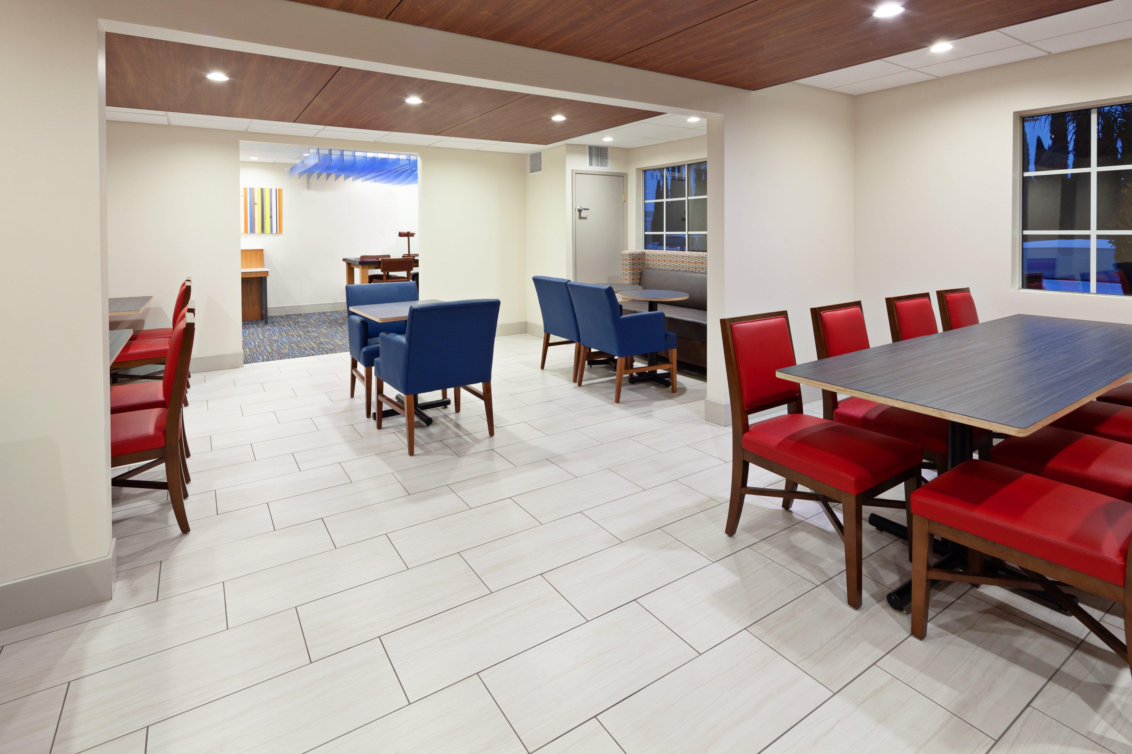 Holiday Inn Express Hotel & Suites San Diego-Escondido By Ihg Exterior foto