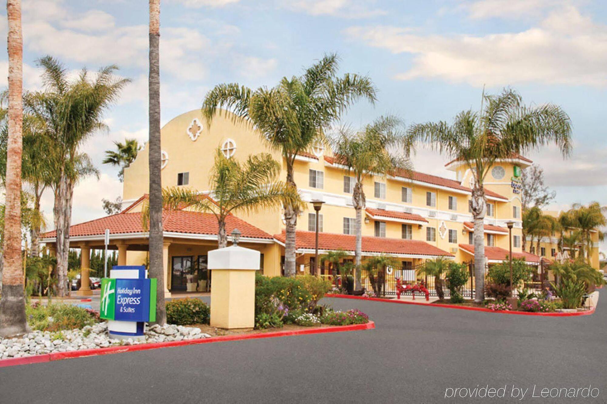 Holiday Inn Express Hotel & Suites San Diego-Escondido By Ihg Exterior foto